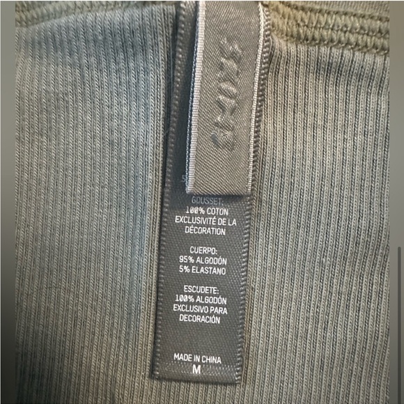 SKIMS SET IN MINERAL - Picture 4 of 5